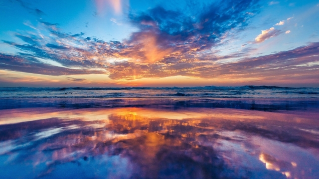 早报｜iPhone 15 Pro 支持录制空间视频／ChatGPT 版微型手机来了／腾讯将在中国独家代理 Meta VR 头显｜未来周报